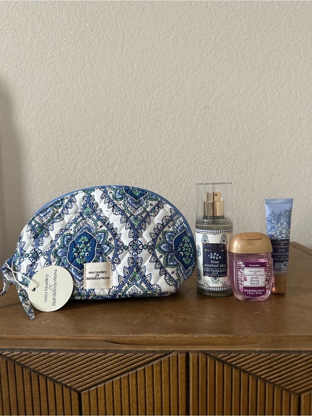 NEW bath and body works X Vera Bradley Blue Paisley 4 piece cosmetic set